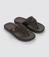 Ojotas marrones de dedo para hombre, marca Cartago, modelo Alabama. Con plantilla anatómica texturizada y tiras largas con detalle en costura.