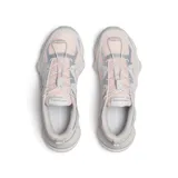 Championes de senderismo y urbanos Merrell Speedarc Matis, combinación de tonos rosado y gris, con parte superior de malla y TPU, sistema de cordones rápidos y suela gruesa con diseño abultado.