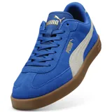 Championes Puma Club II Era Suede, color azul con detalles en blanco y suela marrón.