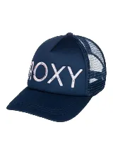 Gorro tipo trucker de color azul marino, con paneles traseros de malla, visera curva y el nombre de la marca bordado en grande en el frente.