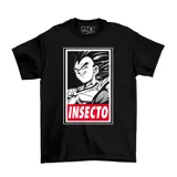 Remera negra de algodón con estampa frontal en blanco y negro del personaje Vegeta de Dragon Ball, acompañada por un recuadro rojo con la palabra 'INSECTO' en letras blancas.
