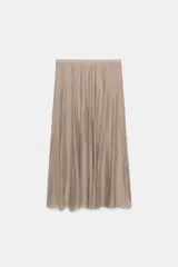 Falda midi de tiro medio de la colección ZARA Woman, confeccionada en mezcla de lyocell con acabado fluido y bajo en línea evasé. Cuenta con forro interior a tono y cierre lateral con cremallera oculta.