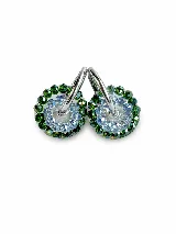 Aros argollas de plata con dijes colgantes circulares decorados con cuentas de cristal facetado en tonos naranja y gris.