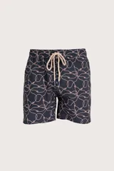 Short de baño azul marino con estampado de cuerdas entrelazadas en tonos beige, cintura elástica con cordón ajustable y bolsillos laterales.