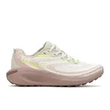 Championes de running Merrell modelo Morphlite, diseñados para terrenos mixtos de carretera y montaña. Presentan un diseño en tonos beige y rosado con detalles en amarillo neón, entresuela de espuma FloatPro para mayor amortiguación y suela de goma adherente con tacos para tracción.