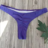 Bombacha de bikini colaless para mujer, de diseño plisado en la parte trasera y tiro bajo, disponible en varios colores.