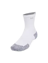 Medias deportivas Under Armour de caña media, color blanco con detalles melange en puntera y talón, y logo reflectante.