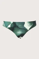 Calzón de bikini de cobertura media, con estampado abstracto en tonos verde oscuro, verde bosque y blanco.