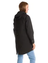Gabardina técnica negra con sistema 3 en 1, compuesta por una capa exterior resistente al viento y lluvia con capucha, cierre frontal con solapa y bolsillos, y un chaleco interior capitoneado desmontable para mayor abrigo.
