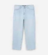 Pantalón baggy jeans color negro, con cierre de botón y cremallera, y bolsillos. Confeccionado en tejido de jean 100% algodón.