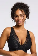 Soutien negro de micro tul y encaje, marca Montelle. Bajo busto con aro y copa formada. Breteles fijos, regulables. Abrocha detrás en tres posiciones.