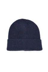 Gorro de invierno tejido en punto acanalado con vuelta en el borde.