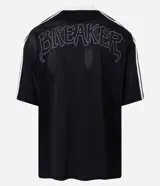 Camisa deportiva de estilo béisbol confeccionada en tejido mesh negro. Presenta cuello en V, cierre frontal con botones a presión, mangas cortas con franjas laterales blancas y bordado con la palabra Breaker y el número 96 en el frente.