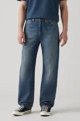 Pantalón de jean azul de corte recto y holgado.