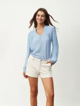 Short color marrón de gamuza, con cintura alta y corte holgado.