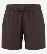 Bermuda deportiva de hombre color marrón, con cintura elástica ajustable mediante lazo y estampa heat print. Confeccionada en tejido de poliéster de secado rápido, diseñada para brindar comodidad y libertad de movimiento durante la actividad física.