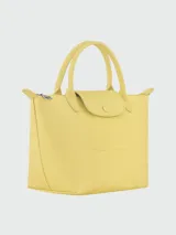 Cartera de mano Longchamp modelo Le Pliage One talla S, color amarillo, con solapa de cuero y cierre de botón a presión, asas cortas de mano y cierre superior con cremallera.