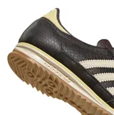 Championes Adidas SL 72 OG W con diseño de piel de serpiente en tonos marrones, franjas laterales blancas en zigzag y suela de goma dentada color caramelo.