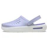 Zuecos Crocs modelo InMotion LiteRide Clog, de color gris en la parte superior perforada con tira trasera pivotante y suela gruesa de plataforma en color blanco con detalles negros.