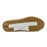 Championes Fila Retro Blazer color beige y blanco, con detalles en gamuza y malla, logo de Fila en el lateral y suela de goma.