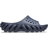 Sandalias Crocs modelo Echo Slide, color azul marino, completamente moldeadas con diseño vanguardista, aberturas de ventilación y suela texturizada.