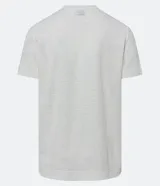 Remera de hombre, corte regular, color blanco, con cuello redondo y mangas cortas. Presenta una textura diferenciada en el tejido de media malla.