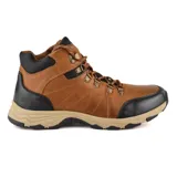 Bota de cuero color marrón con detalles en negro, cordones marrones y suela de goma color beige y negro.