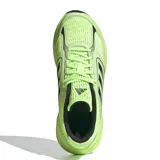 Championes de running Adidas Galaxy Star, color verde neón con detalles en negro. Presentan exterior de malla transpirable, mediasuela con tecnología Cloudfoam para mayor amortiguación y cierre con cordones.