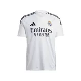 Camiseta de fútbol Adidas del Real Madrid, modelo 24/25, color blanco con detalles en negro. Presenta cuello de pico, tecnología AEROREADY y escudo del club bordado.