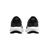 Championes de running Nike modelo Revolution 8, color negro con el icónico logo de la marca en blanco en el lateral y suela blanca de amortiguación.