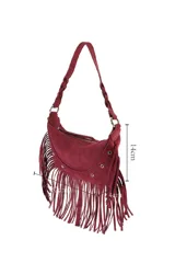 Cartera estilo bandolera de color negro, confeccionada en material símil gamuza con flecos largos colgantes y detalles de arandelas metálicas plateadas. Cuenta con una correa trenzada para el hombro y cierre superior.
