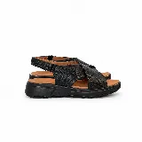 Sandalia de cuero legítimo color negro, con diseño anatómico de tiras cruzadas texturizadas, plantilla confortable y suela flexible con plataforma.