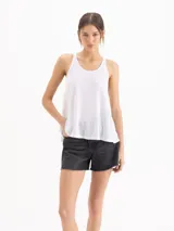 Musculosa blanca de lino y viscosa, con escote redondo y espalda cerrada, de corte fluido y holgado.