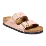 Sandalias Birkenstock Arizona, color rosa claro, con dos correas ajustables con hebillas doradas y plantilla anatómica de corcho y látex.