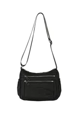 Bandolera de nylon color negro con múltiples bolsillos frontales con cierres metálicos y correa larga regulable.