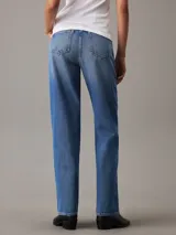 Pantalón de jean azul de corte recto y talle alto.