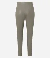 Pantalón tipo legging de mujer, color crema claro, confeccionado en poliuretano (PU) con un diseño liso. Presenta un cierre frontal con botones visibles en la cintura.