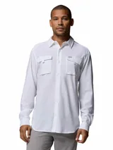 Camisa de manga larga Columbia, modelo Silver Ridge Utility, color blanco, con bolsillos frontales con solapa y cierre de velcro. Cuenta con protección solar y tejido transpirable.