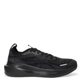 Championes de running Puma modelo Skyrocket Lite Engineered, color gris con suela blanca. Presentan capellada de tejido técnico transpirable, cierre con cordones y tecnología de amortiguación Pumalite con plantilla Softfoam+.