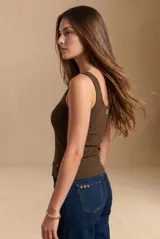 Top musculosa negro de algodón peinado con elastano, de calce ajustado y escote redondo.