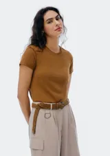 Remera verde claro de algodón, de corte clásico y mangas cortas.