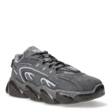 Championes urbanos de estilo chunky en color gris, con diseño de paneles superpuestos, detalles reflectantes y suela de goma robusta con relieve.