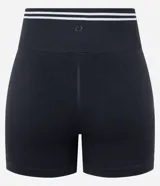 Bermuda deportiva seamless de color negro, con rayas contrastantes en la cintura. Ideal para la práctica de crossfit.