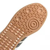Championes adidas modelo Samba XLG, con diseño clásico en color blanco y negro. Presentan una silueta icónica con las tres tiras laterales en negro, puntera de gamuza gris y una suela de goma color caramelo con plataforma.