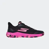 Championes deportivos Skechers modelo Viper Court Pro, color negro con detalles en fucsia. Presentan tecnología Arch Fit para soporte de arco y suela Goodyear Gold para mayor tracción y estabilidad.