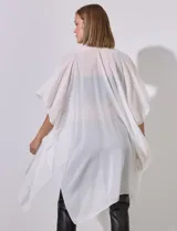 Kimono blanco de gasa con apliques de brillos, marca Jessica Mc Clintock.