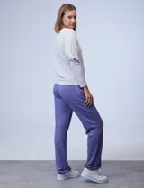 Buzo gris claro de jersey, marca Nanette, con cuello redondo y mangas largas abullonadas con detalle de pinzas en los hombros.