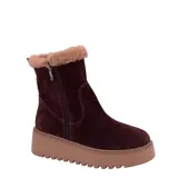 Bota de caña baja marca Bottero, confeccionada en gamuza color marrón, con interior forrado en piel sintética y suela de plataforma dentada en tono beige.