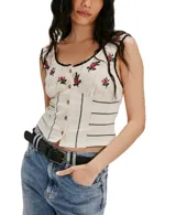 Top de punto color crema, ajustado al cuerpo, sin mangas y con escote cuadrado. Presenta bordados de rosas rojas y detalles de costura y ribetes en negro. Tiene cierre frontal con botones pequeños.