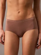 Boyshort color marrón, sin costuras, con cintura elástica con logo de Calvin Klein.